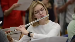 Die Flötistin Laura Bialas kommt vom St. Anna-Gymnasium Wuppertal. / © Tomasetti (DR)