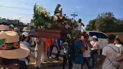 Die Gottesmutter wird durch die Straßen getragen / © Katharina Geiger (DR)