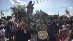 Die Gottesmutter wird durch die Straßen getragen / © Katharina Geiger (DR)