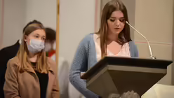 Die Jugendlichen sprechen die Fürbitten. / © Beatrice Tomasetti (DR)