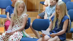 Die Kinder haben Fürbitten für den Gottesdienst formuliert / © Beatrice Tomasetti (DR)