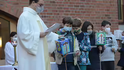 Die Kinder sprechen die F&uuml;rbitten. / &copy; Beatrice Tomasetti (DR)