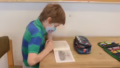 Die Kinder zeigen beim Maskentragen eine erstaunliche Souver&auml;nit&auml;t / &copy; Beatrice Tomasetti (DR)