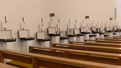 Die Kirche St. Bernhard ist wegen ihrer Weiträumigkeit für eine solche Ausstellung besonders gut geeignet.