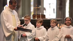 Die Kommunionkinder sprechen von ihren Gemeinschaftserfahrungen, die sie auf dem Weg zu ihrem Kommunionfest gemacht haben. / &copy; Beatrice Tomasetti (DR)