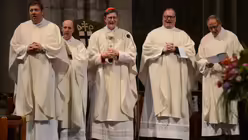 Die Konzelebranten: Kreisdechant Daniel Schilling, Kreisdechant Guido Assmann, Monsignore Markus Bosbach und Pr&auml;lat Norbert Feldhoff. / &copy; Beatrice Tomasetti (DR)
