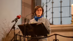 Die Leiterin der Hauptabteilung Schule, Dr. Bernadette Schwarz-Boenneke, tr&auml;gt die Lesung vor / &copy; Beatrice Tomasetti (DR)