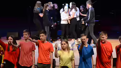 Die Licht- und Schattenseiten von Jugendlichen in El Salvador bringt diese Sch&uuml;lergruppe zum Ausdruck. / &copy; Tomasetti (DR)