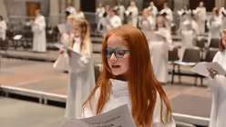 Die M&auml;dchen lieben die eing&auml;ngige "Missa sine nomine" von Claudio Cascolini. / &copy; Beatrice Tomasetti (DR)