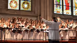 Die musikalische Gestaltung des Kapitelsamtes bildet f&uuml;r den M&auml;dchenchor den H&ouml;hepunkt der Feiern zum 30-j&auml;hrigen Bestehen. / &copy; Beatrice Tomasetti (DR)