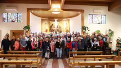 Die Reisegruppe in der Titelkirche von Kardinal Woelki in Rom: San Giovanni Maria Vianney / © Martin Biallas (DR)