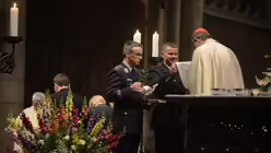 Die Rolle von Messdienern übernehmen im Friedensgottesdienst immer Soldaten. / © Beatrice Tomasetti (DR)