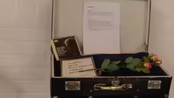 Die Rose und die Namen stünden für die Liebe zu wichtigen Menschen in seinem Leben, argumentiert dieser Projektteilnehmer.