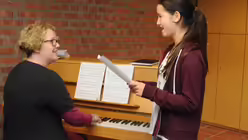 Die S&auml;ngerin Ingeborg Schilling f&ouml;rdert in besonderem Ma&szlig;e die Stimme ihrer Sch&uuml;lerinnen. / &copy; Tomasetti (K&ouml;lner Dommusik)