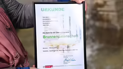 Die Urkunde zur Patenschaft f&uuml;r den Petrusbrunnen / &copy; Melanie Trimborn (DR)