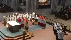 Die vielen jungen Menschen, die in die liturgischen Dienste neu aufgenommen werden, bezeichnet Dompropst Bachner als Geschenk. / © Beatrice Tomasetti (DR)