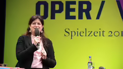 Intendantin Birgit Meyer spricht über die Relevanz von Oper für die Gesellschaft. / © Beatrice Tomasetti (DR)