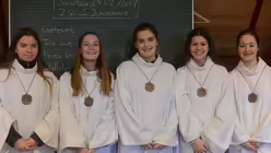 Diese besondere Anerkennung durch ihren Chorleiter ist den 14- und 15-J&auml;hrigen viel wert / &copy; Beatrice Tomasetti (DR)