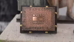 In diesem Beh&auml;ltnis befindet sich Erde aus Auschwitz / &copy; Beatrice Tomasetti (DR)