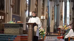 Domchorassistent Gregor Loers beim Zwischengesang. / &copy; Beatrice Tomasetti (DR)