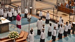 Domdechant Kleine gratuliert den Neuen auch im Namen des Erzbischofs und des Dompropstes. / © Beatrice Tomasetti (DR)