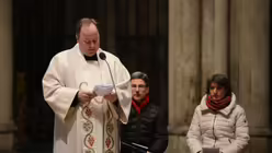 Domdechant Robert Kleine liest aus dem ersten Brief an die Korinther / &copy; Beatrice Tomasetti (DR)