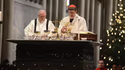 Domdiakon Reimund Witte und Kardinal Woelki bei der Gabenbereitung / © Beatrice Tomasetti (DR)