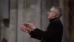 Domkapellmeister Eberhard Metternich dirigiert am Palmsonntag Passionsmotetten / © Beatrice Tomasetti (DR)