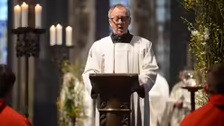 Domkapellmeister Eberhard Metternich singt das Oster-Halleluja / &copy; Tomasetti (DR)