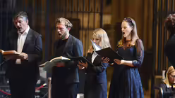 Beim Schlusschor sangt Anna Goeke, Assistentin vom Domkapellmeister, das Alt-Solo (zweite von rechts) / © Beatrice Tomasetti (DR)