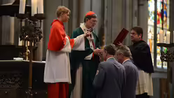 Dommessdiener bei der Festmesse der Malteser, in der Woelki den scheidenden Präsidenten segnet. (DR)