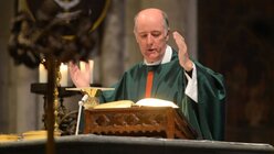 Dompropst Guido Assmann beim Eucharistischen Hochgebet / © Beatrice Tomasetti (DR)