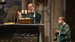 Dompropst Guido Assmann im Kapitelsamt / © Beatrice Tomasetti (DR)