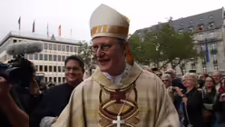 Einf&uuml;hrung des neuen Erzbischofs (DR)