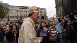 Einf&uuml;hrung des neuen Erzbischofs (DR)