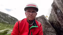 DOMRADIO.DE-Chefredakteur Ingo Br&uuml;ggenj&uuml;rgen an der Rheinquelle (DR)