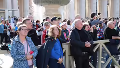 DOMRADIO.DE Pilger beten mit dem Papst / © Martin Biallas (DR)