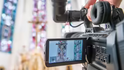 DOMRADIO.DE &uuml;bertr&auml;gt Gottesdienste live in Bild und Ton. / &copy; Ottersbach (DR)