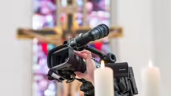 DOMRADIO.DE &uuml;bertr&auml;gt Gottesdienste live in Bild und Ton. / &copy; Ottersbach (DR)