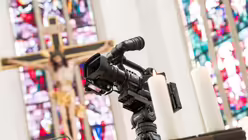 DOMRADIO.DE &uuml;bertr&auml;gt Gottesdienste live in Bild und Ton. / &copy; Ottersbach (DR)