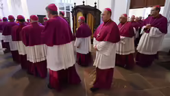 Bischöfe im Dom zu Fulda / © Arne Dedert (dpa)