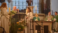 Dr. Oliver Winczek verliest das Evangelium / &copy; Beatrice Tomasetti (DR)