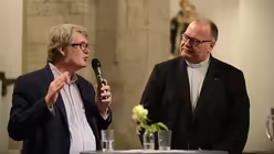 Dr. Thorsten Drewes sichert der Kirche Unterst&uuml;tzung vom Land zu. / &copy; Beatrice Tomasetti (DR)