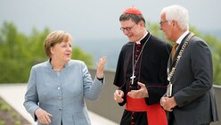 Kanzlerin Merkel, Kardinal Woelki und Bürgermeister Huhn / © Becker (dpa)