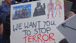Aufruf an Superhelden: "Wir wollen, dass ihr den Terror stoppt" / © Matthias Milleker (DR)