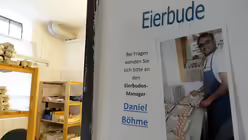 Jetzt arbeitet Daniel als "Eierbudenmanager" in seinem eigenen B&uuml;ro / &copy; Theresa Meier (DR)