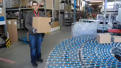 An dieser Station werden die Waren verpackt und versandfertig gemacht / &copy; Theresa Meier (DR)