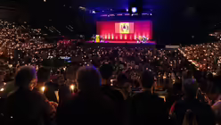 Abendgebet mit Taizé-Brüdern in der Arena Leipzig / © theresa meier (DR)