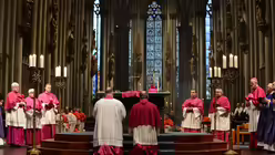 Msgr. Bosbach wird in den Kreis der amtierenden Domkapitulare aufgenommen / &copy; Beatrice Tomasetti (DR)