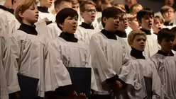 F&uuml;r adventliche Chormusik sorgt der Domchor unter der Leitung von Domkapellmeister Metternich / &copy; Beatrice Tomasetti (DR)